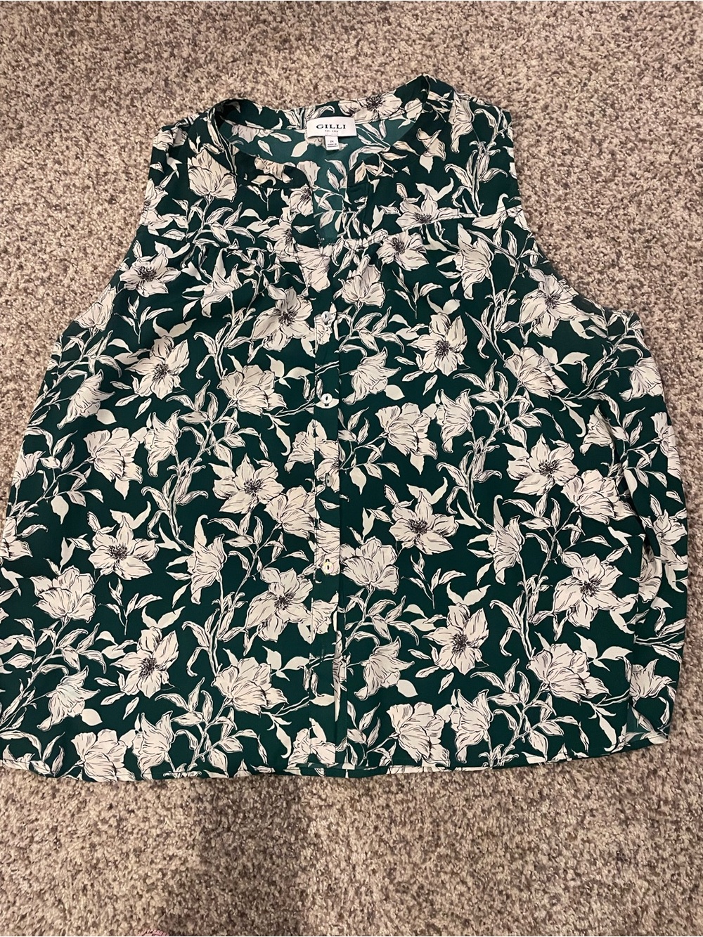 Gilli Dark Green Floral Button-Front Sleeveless Top